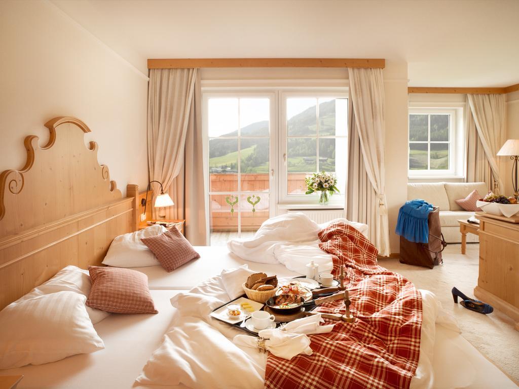 Hotel Forsthofgut Leogang Zimmer foto